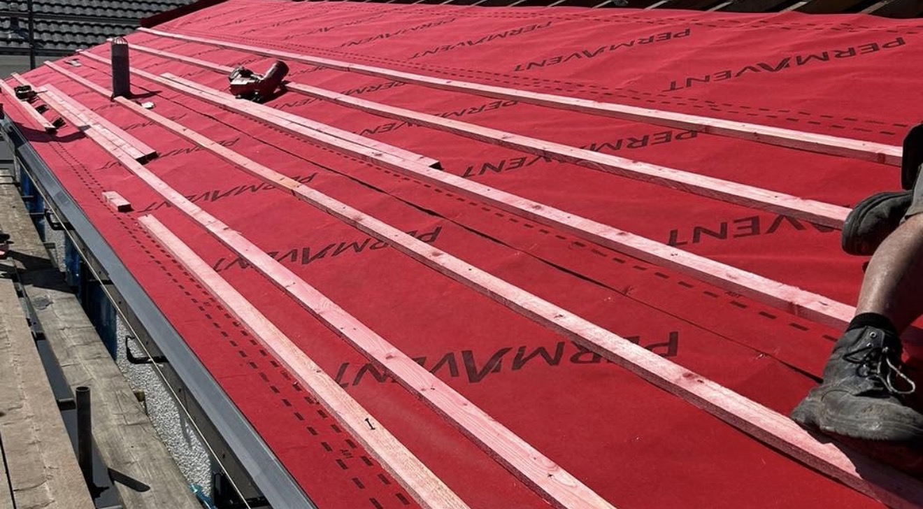 Roofing – Permavent membrane and timber batten installation